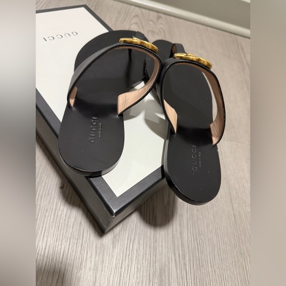 Gucci Flat Marmont Leather Thong - Picture 2 of 3